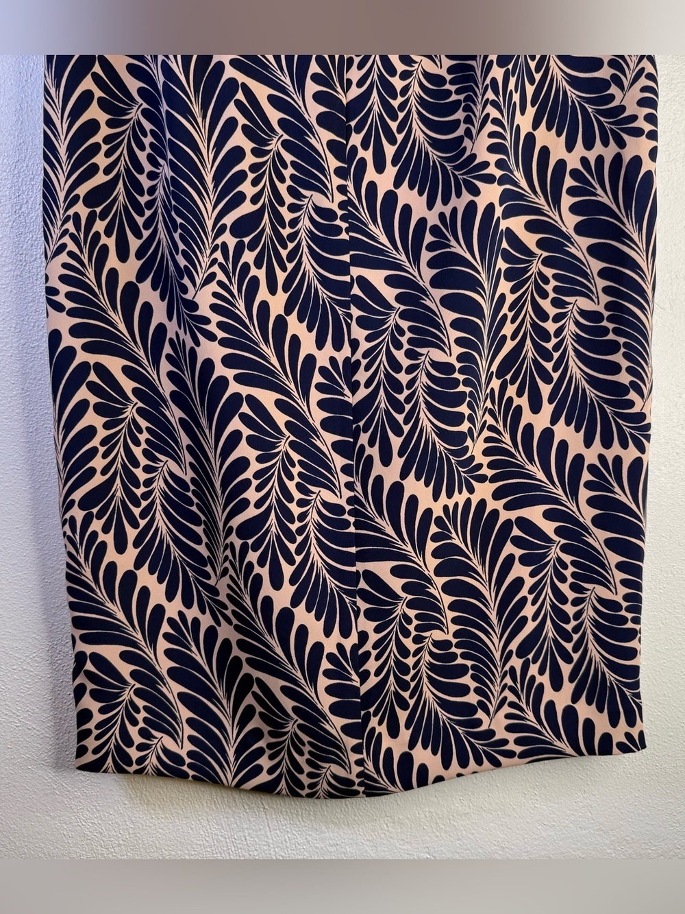 Ann Taylor Women’s Midi Pencil Skirt Faux Wrap Navy & Beige Petal Print Size 8 - Picture 11 of 16